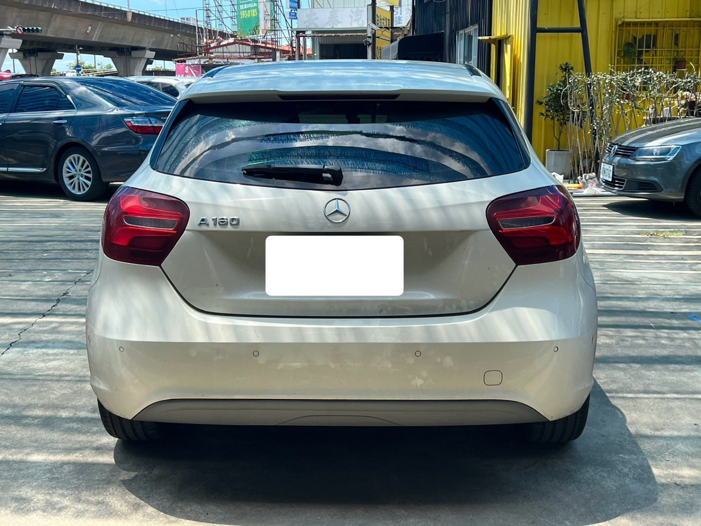 Benz 賓士 ／ A-Class ／ 2015年 ／ 2015年 Benz A180 白色 賓士中古車 ／ 桃園店