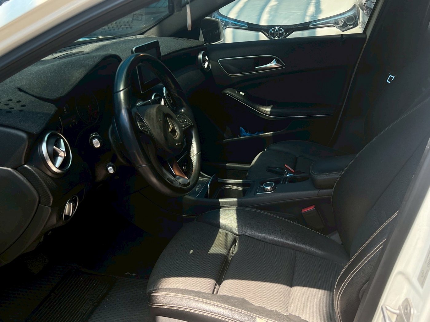 Benz 賓士 ／ A-Class ／ 2015年 ／ 2015年 Benz A180 白色 賓士中古車 ／ 桃園店