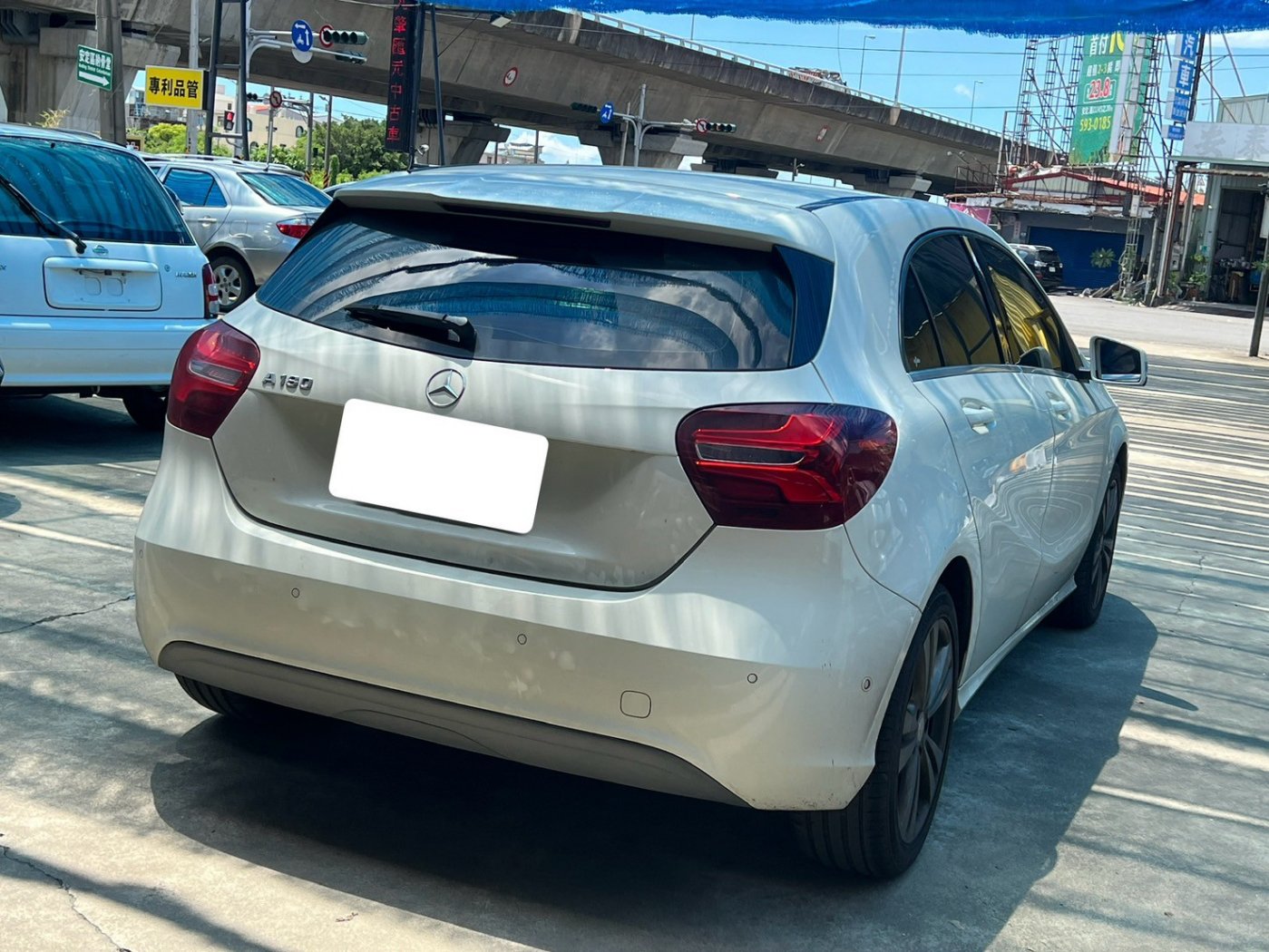 Benz 賓士 ／ A-Class ／ 2015年 ／ 2015年 Benz A180 白色 賓士中古車 ／ 桃園店