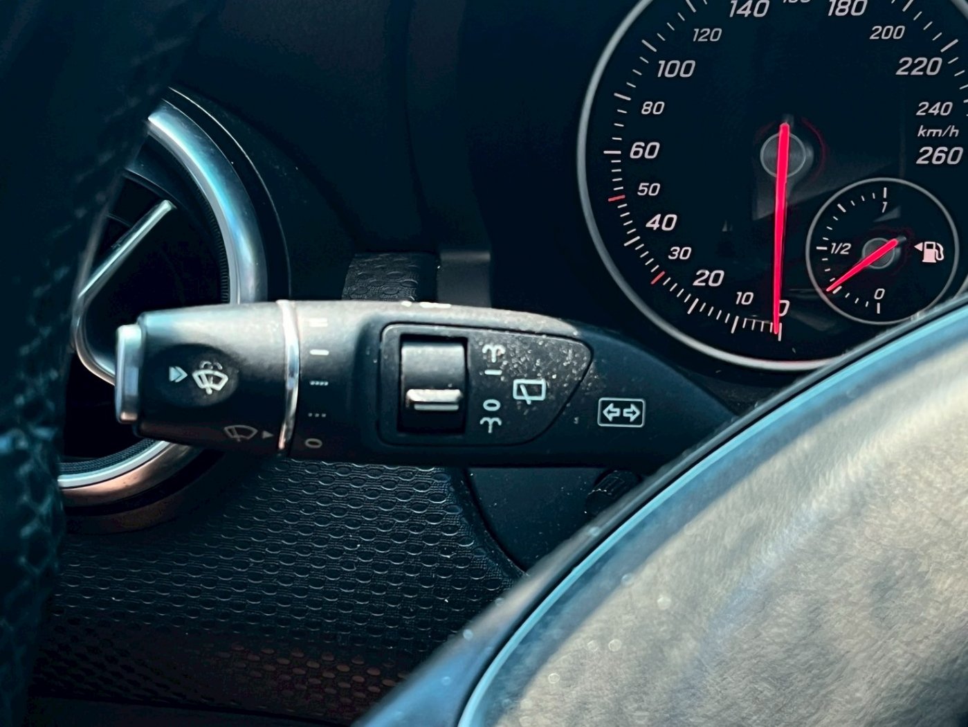 Benz 賓士 ／ A-Class ／ 2015年 ／ 2015年 Benz A180 白色 賓士中古車 ／ 桃園店