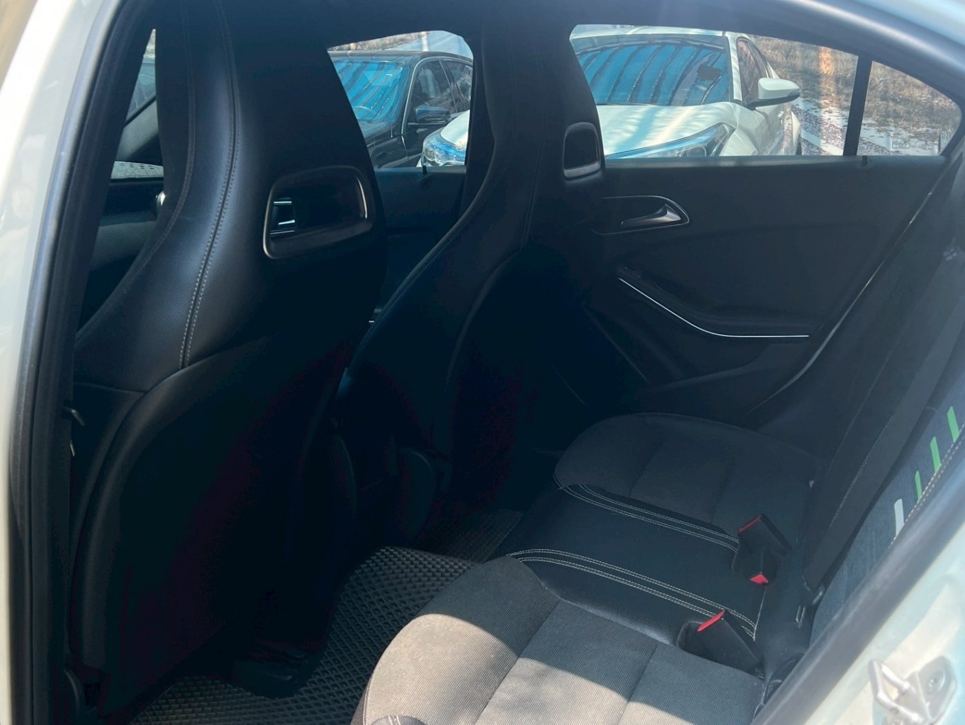 Benz 賓士 ／ A-Class ／ 2015年 ／ 2015年 Benz A180 白色 賓士中古車 ／ 桃園店