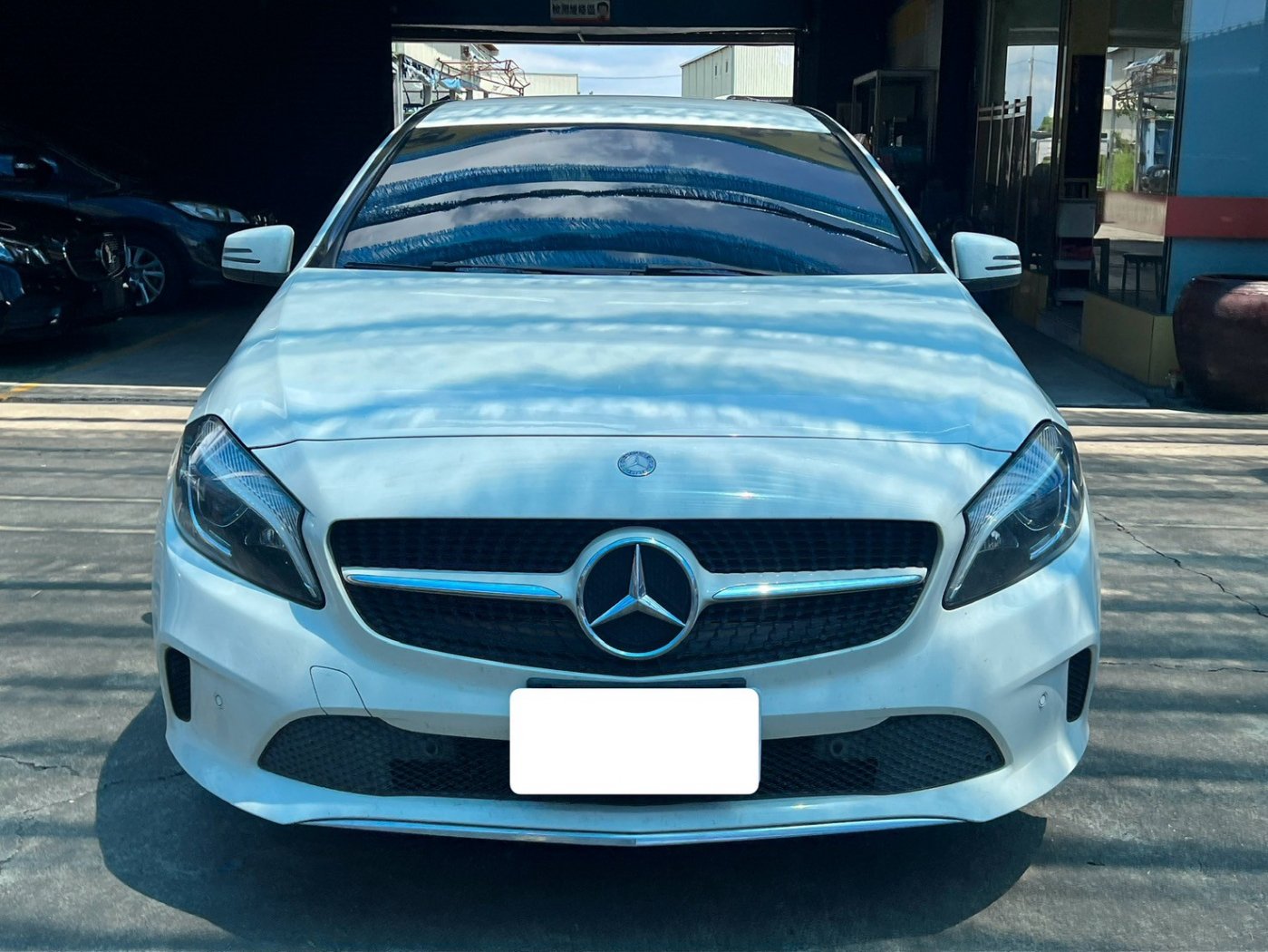 Benz 賓士 ／ A-Class ／ 2015年 ／ 2015年 Benz A180 白色 賓士中古車 ／ 桃園店