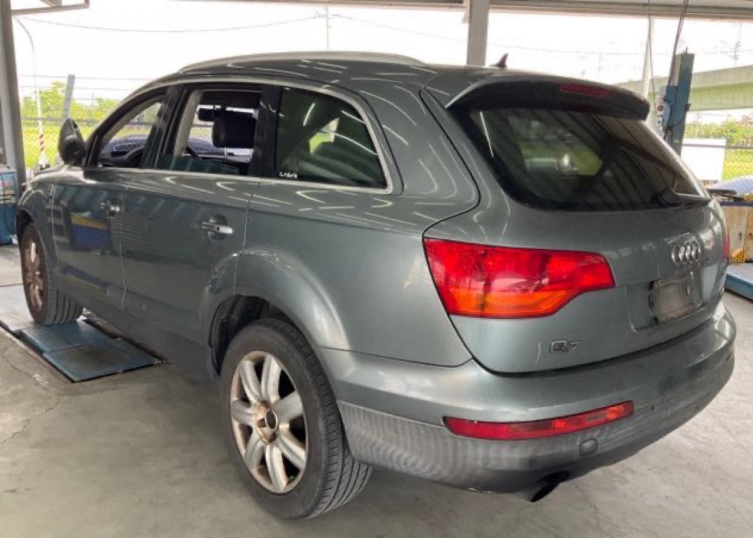 Audi 奧迪 ／ Q7 ／ 2006年 ／ 2006年Audi Q7 灰色 奧迪中古車 ／ 高拍