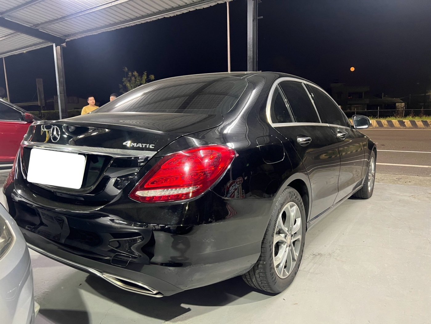 Benz 賓士 ／ C-Class ／ 2015年 ／ 2015年Benz C300 黑色 賓士中古車 ／ MG車庫(台南)