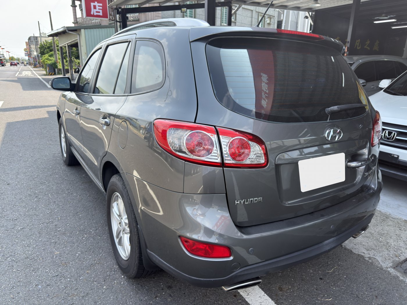 Hyundai 現代 ／ Santa Fe ／ 2012年 ／ 2012年Hyundai Santa Fe 灰色 現代中古車 ／ 高拍