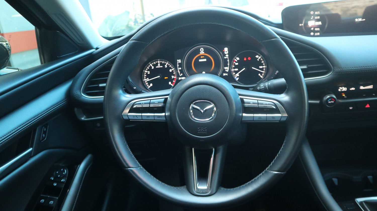 Mazda 馬自達 ／ Mazda 3 ／ 2021年 ／ 2021年Mazda 3 黑色 馬自達中古車 ／ MG車庫(台南)