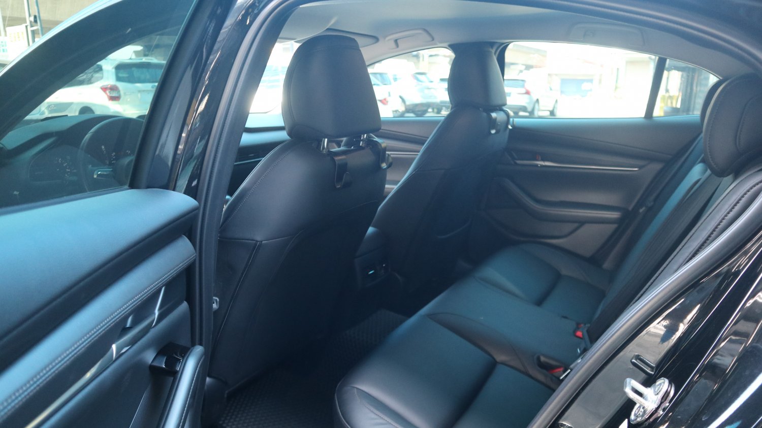 Mazda 馬自達 ／ Mazda 3 ／ 2021年 ／ 2021年Mazda 3 黑色 馬自達中古車 ／ MG車庫(台南)