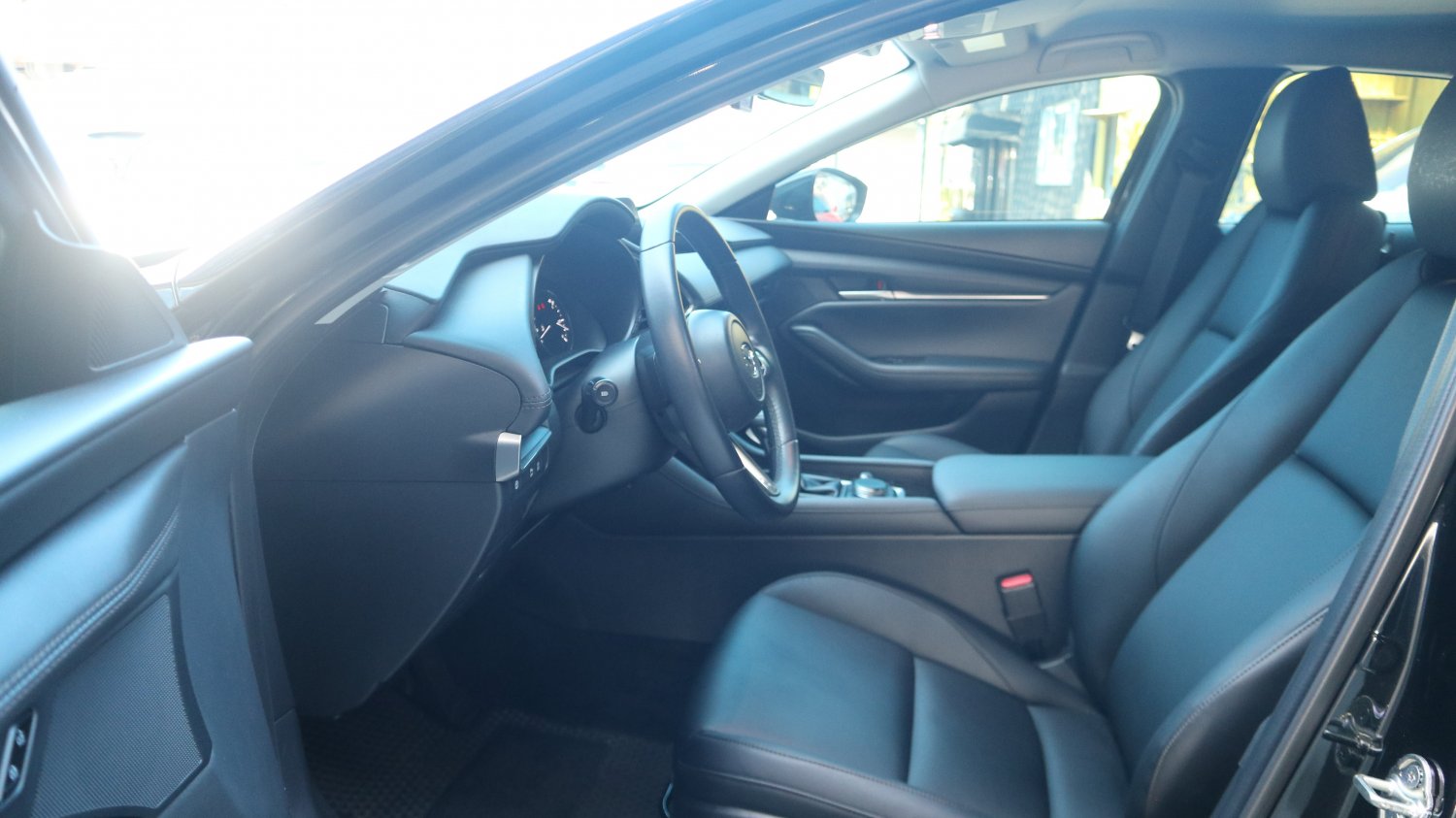 Mazda 馬自達 ／ Mazda 3 ／ 2021年 ／ 2021年Mazda 3 黑色 馬自達中古車 ／ MG車庫(台南)