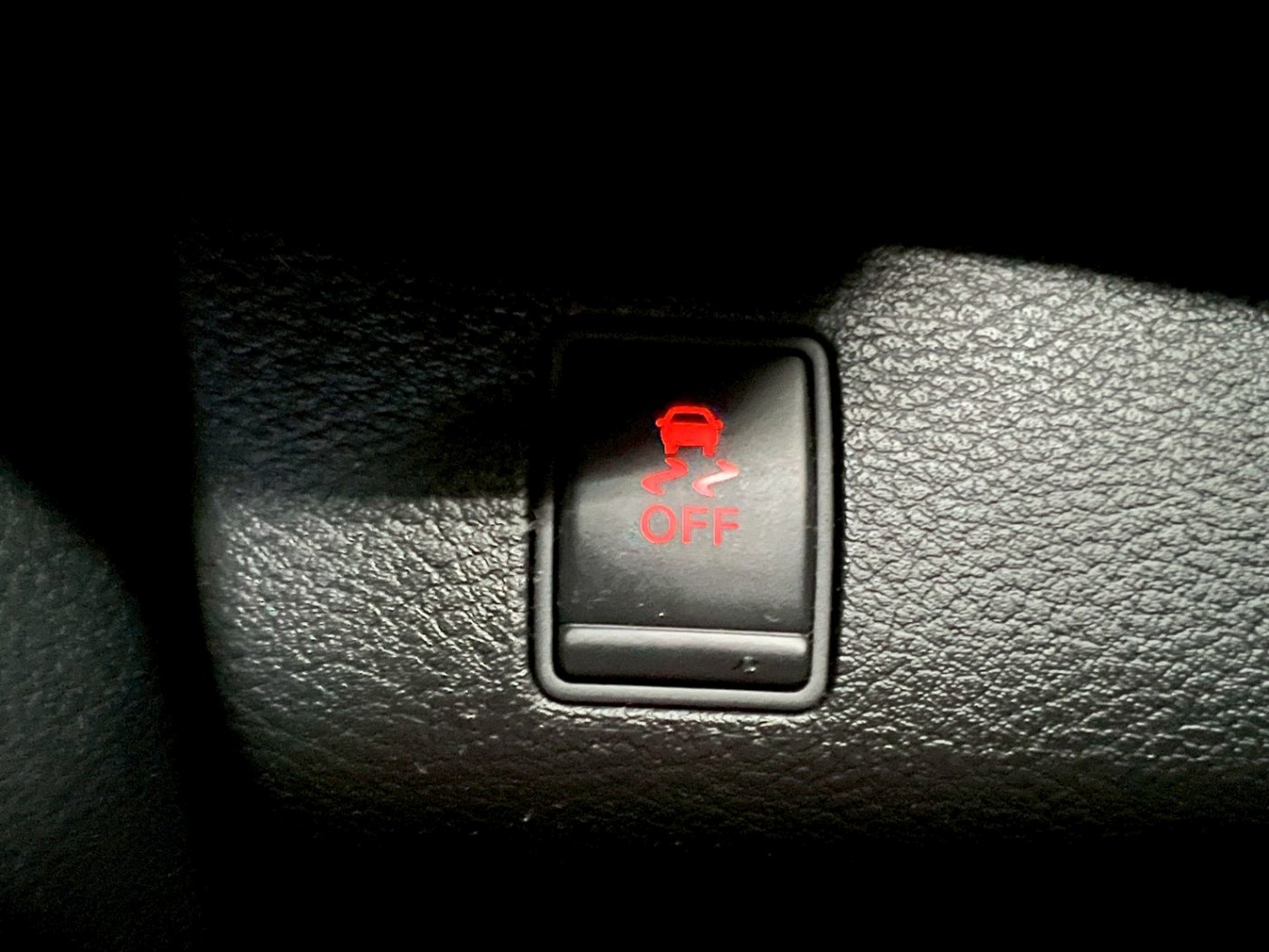 Nissan 日產 ／ Kicks ／ 2021年 ／ 2021年Nissan Kicks 深紅色 日產中古車 ／ MG車庫(台南)