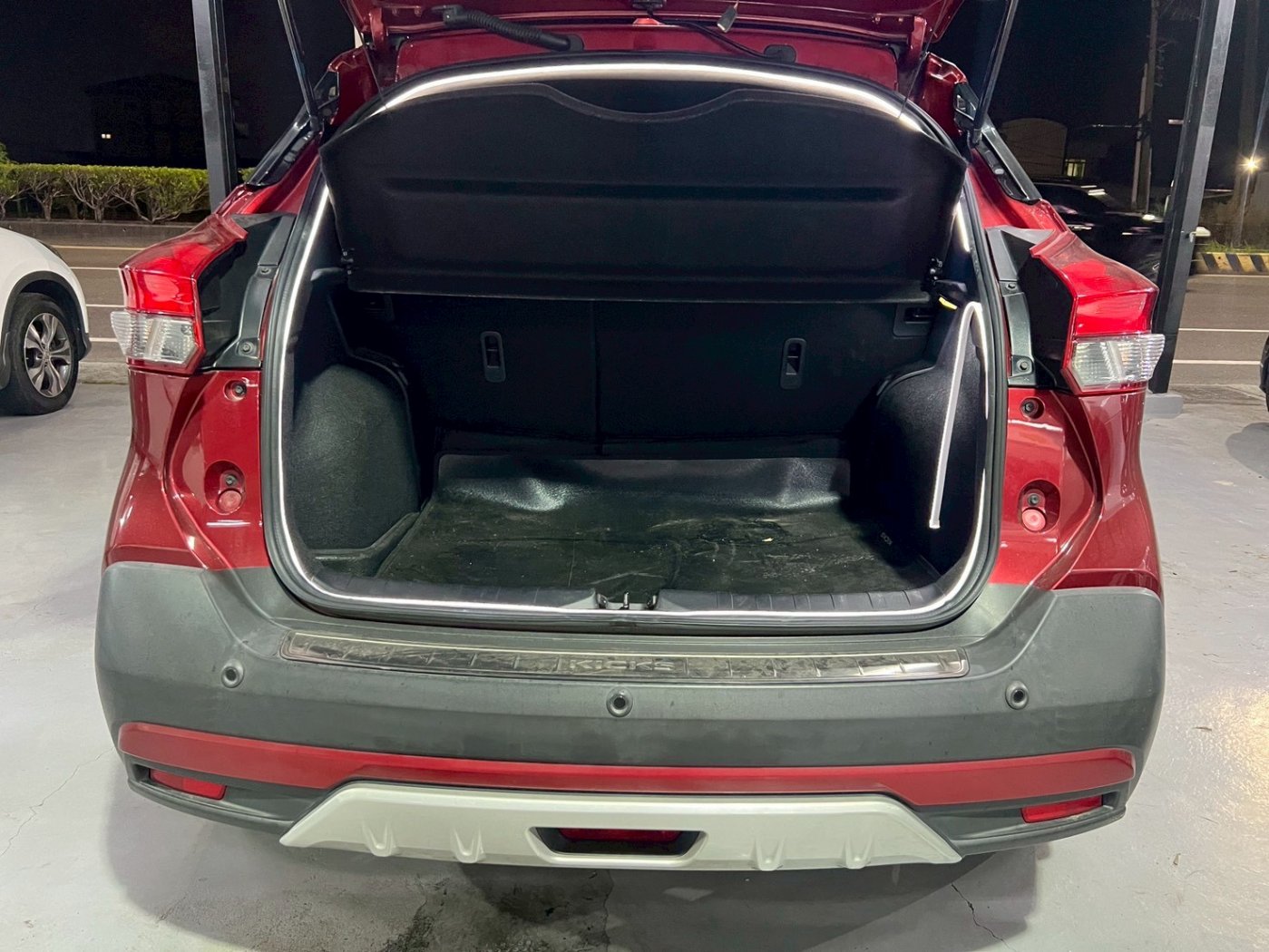 Nissan 日產 ／ Kicks ／ 2021年 ／ 2021年Nissan Kicks 深紅色 日產中古車 ／ MG車庫(台南)