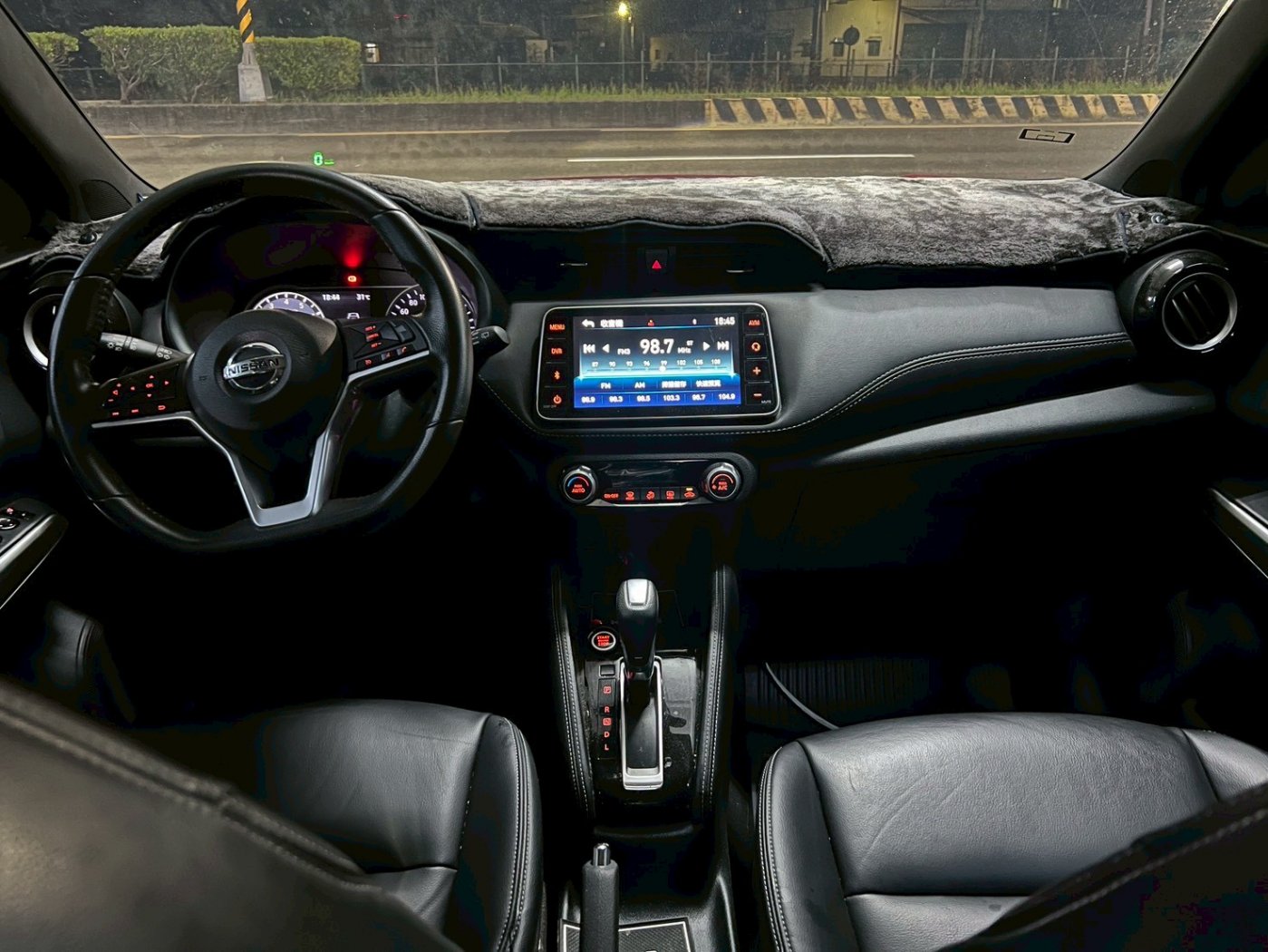 Nissan 日產 ／ Kicks ／ 2021年 ／ 2021年Nissan Kicks 深紅色 日產中古車 ／ MG車庫(台南)