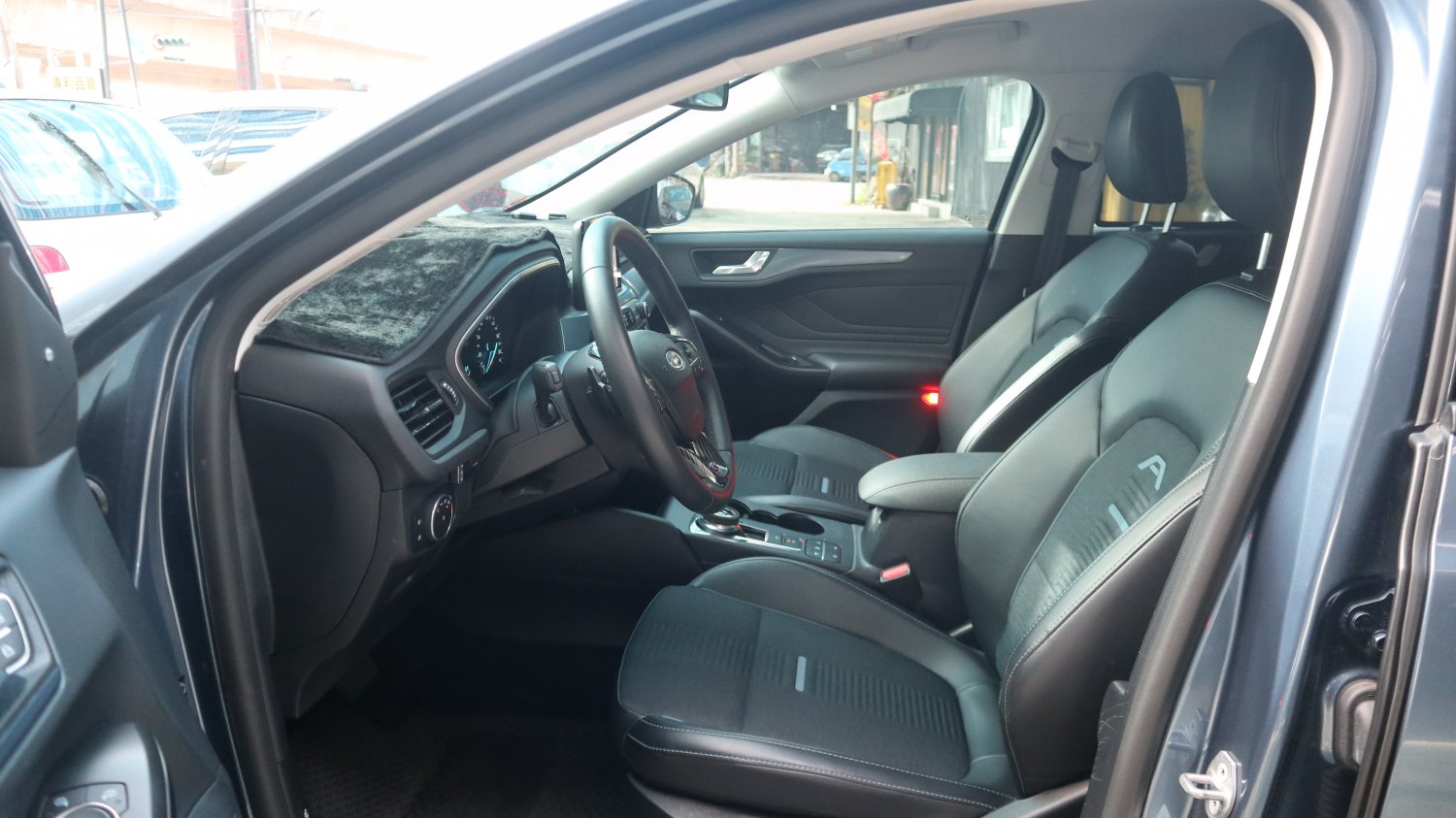 Ford 福特 ／ Focus ／ 2021年 ／ 2021年 Ford Focus 藍色 福特中古車 ／ 九肇匯元汽車 (台南)