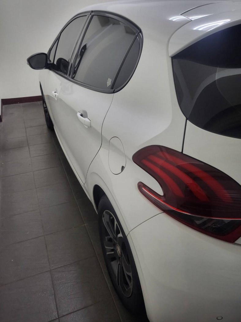 Peugeot 標誌 ／ 208 ／ 2014年 ／ 2014年 Peugeot 208 白色 標誌中古車 ／ 九肇匯元汽車 (台南)