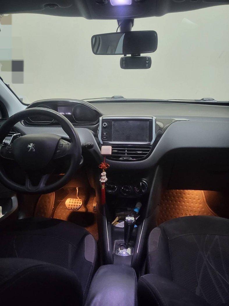 Peugeot 標誌 ／ 208 ／ 2014年 ／ 2014年 Peugeot 208 白色 標誌中古車 ／ 九肇匯元汽車 (台南)