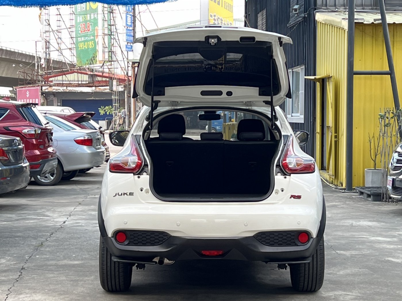 Nissan 日產 ／ Juke ／ 2015年 ／ 2015年 Nissan Juke 白色 日產中古休旅車 ／ MG車庫(台南)