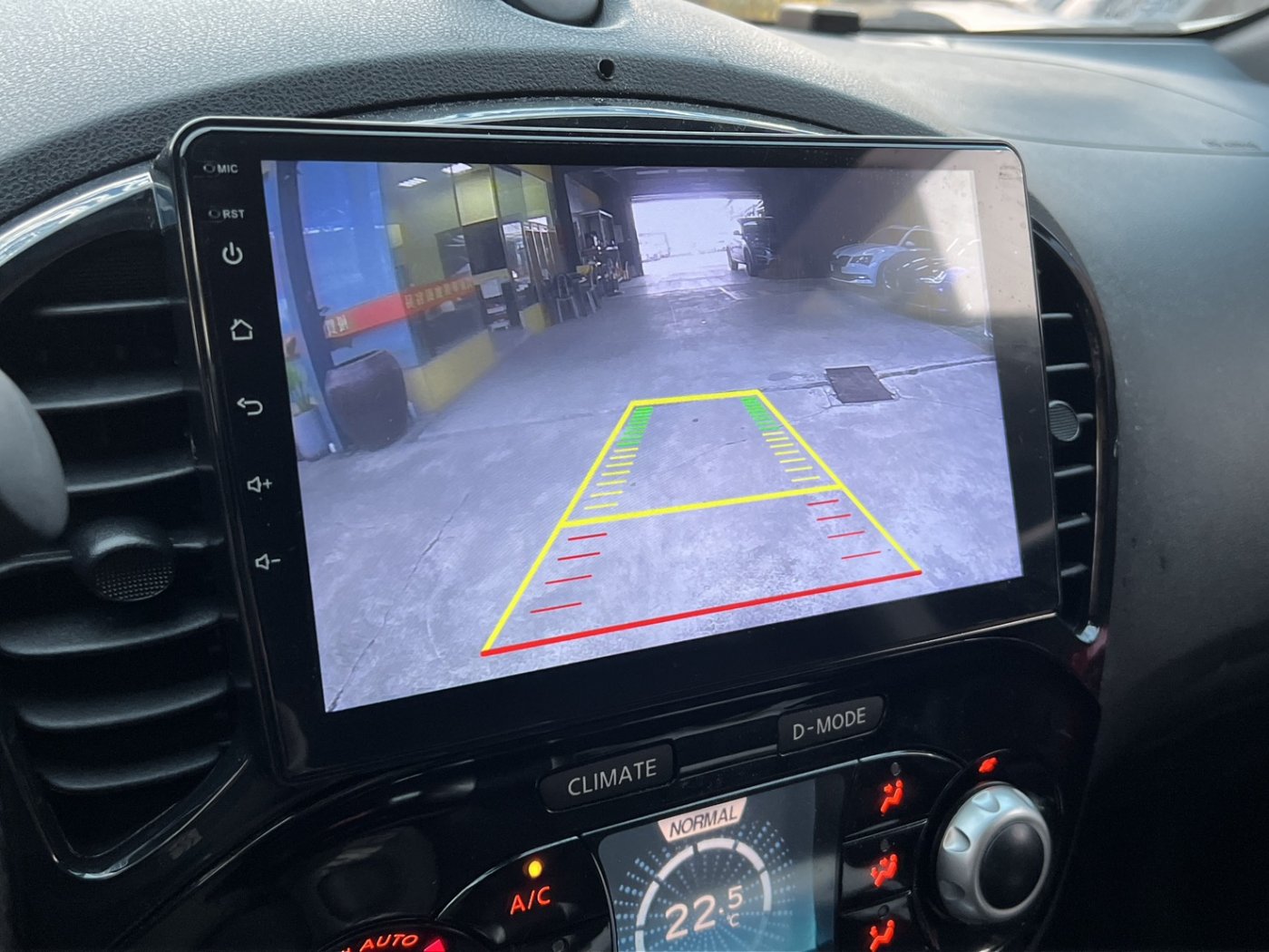 Nissan 日產 ／ Juke ／ 2015年 ／ 2015年 Nissan Juke 白色 日產中古休旅車 ／ MG車庫(台南)