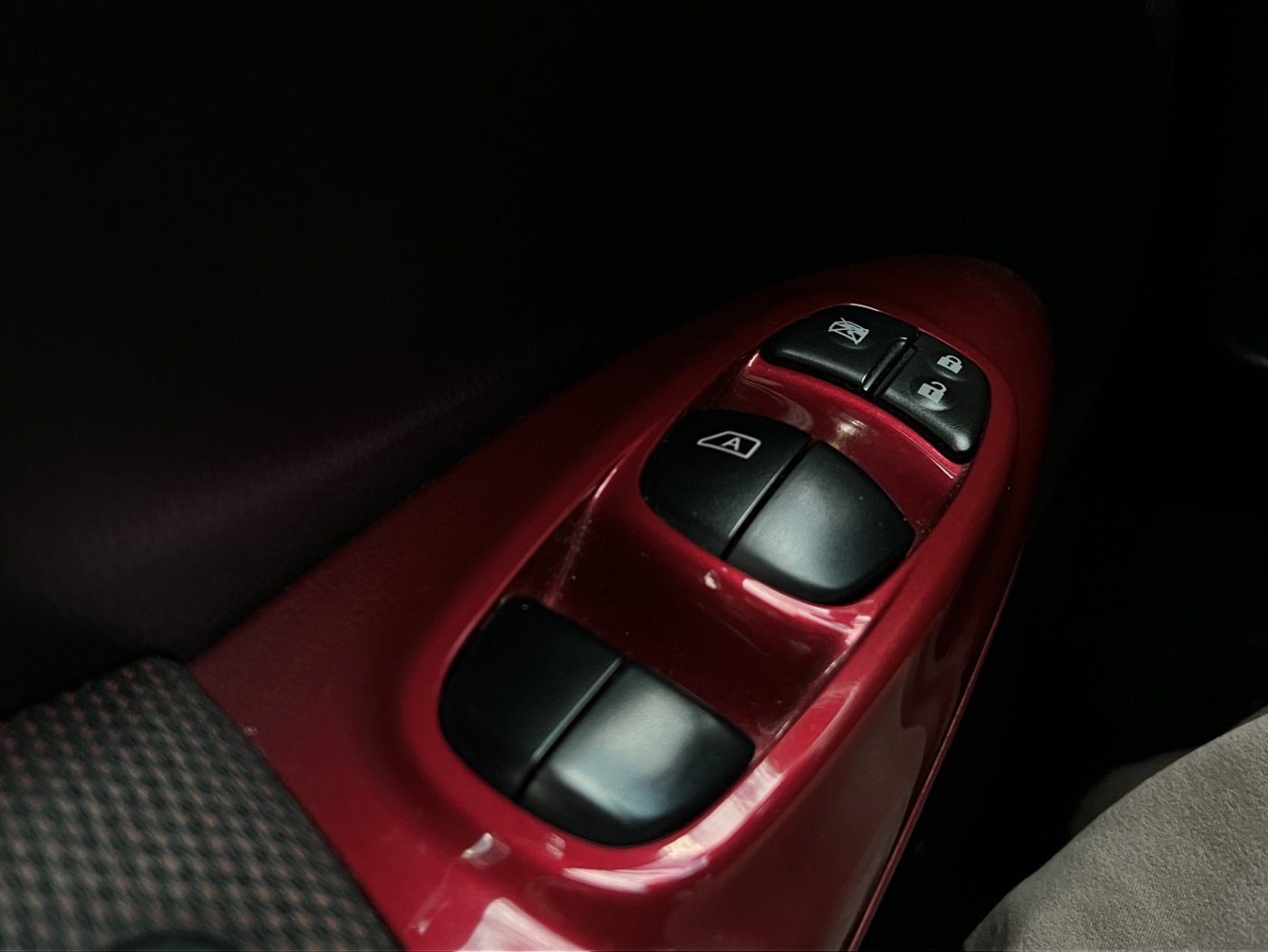 Nissan 日產 ／ Juke ／ 2015年 ／ 2015年 Nissan Juke 白色 日產中古休旅車 ／ MG車庫(台南)