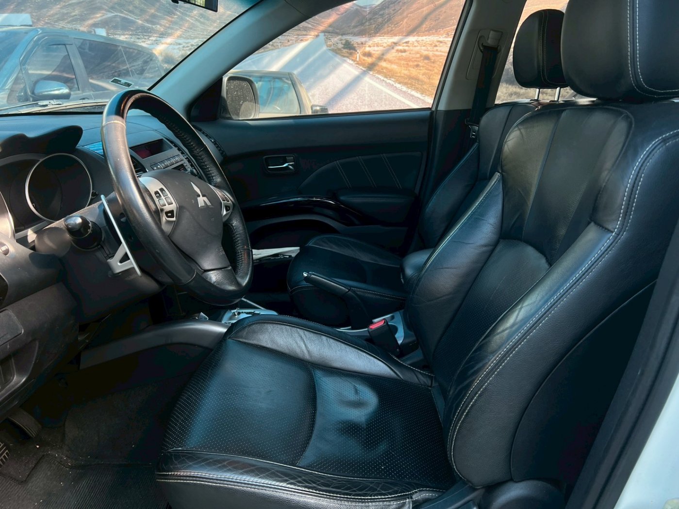 Mitsubishi 三菱 ／ Outlander ／ 2010年 ／ 2010年MitsubishiI Outlander 白色 三菱中古車 ／ MG車庫(台南)