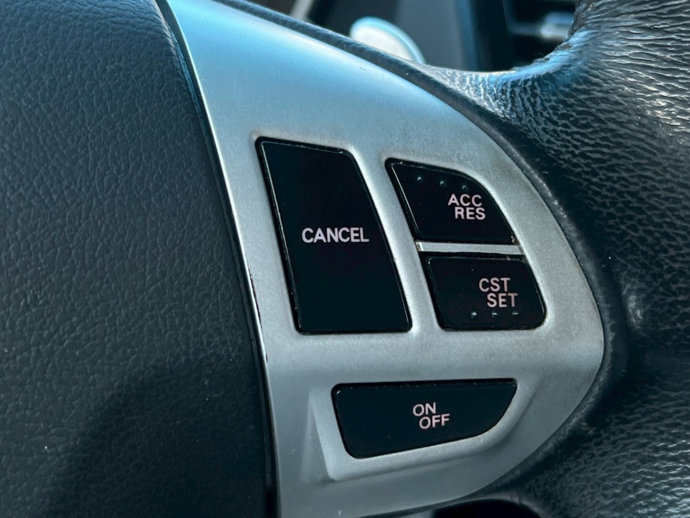 Mitsubishi 三菱 ／ Outlander ／ 2010年 ／ 2010年MitsubishiI Outlander 白色 三菱中古車 ／ MG車庫(台南)