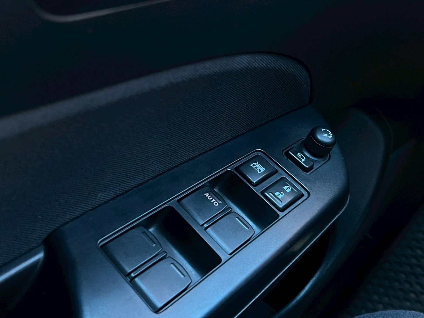 Suzuki 鈴木 ／ Swift ／ 2011年 ／ 2011年Suzuki Swift 灰色 鈴木中古車 ／ MG車庫(台南)