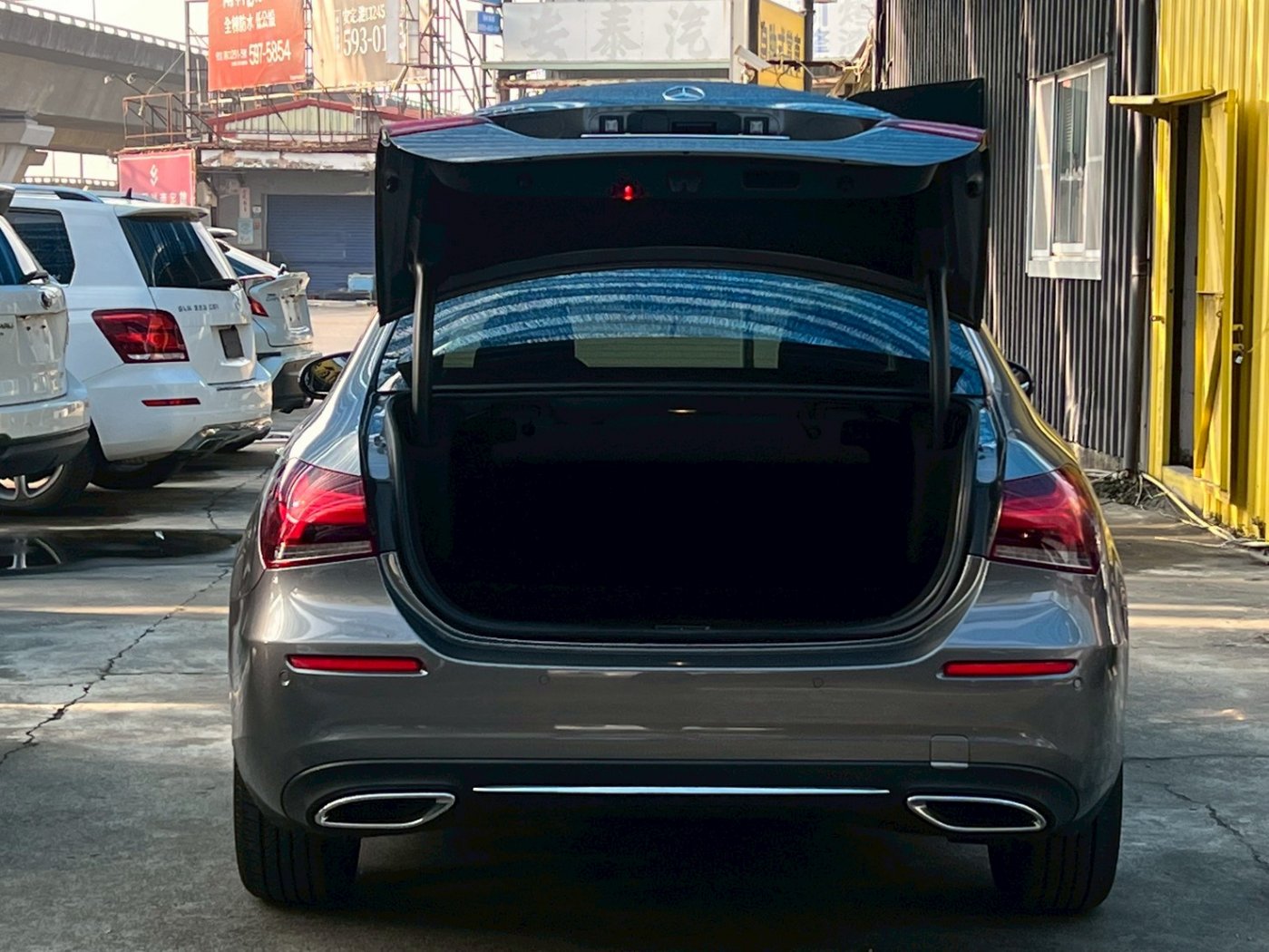 Benz 賓士 ／ A-Class ／ 2019年 ／ 2019年 Benz A200 深灰色 賓士中古車 ／ 九肇匯元汽車 (台南)