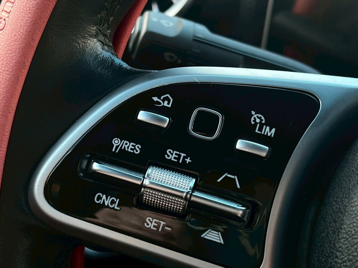 Benz 賓士 ／ A-Class ／ 2019年 ／ 2019年 Benz A200 深灰色 賓士中古車 ／ 九肇匯元汽車 (台南)