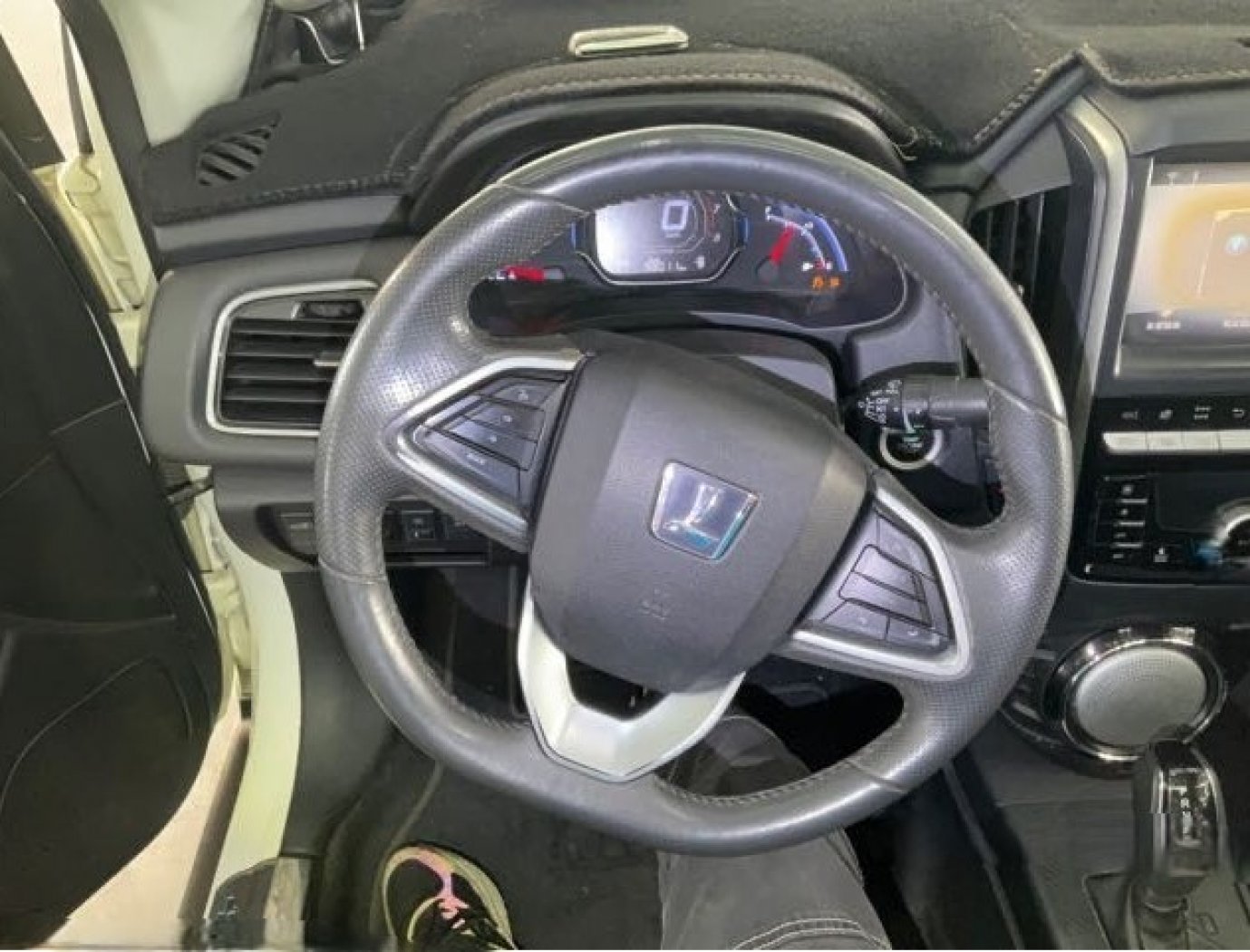 Luxgen 納智捷 ／ S3 ／ 2017年 ／ 2017年 Luxgen S3 白色 納智捷中古車 ／ 高拍