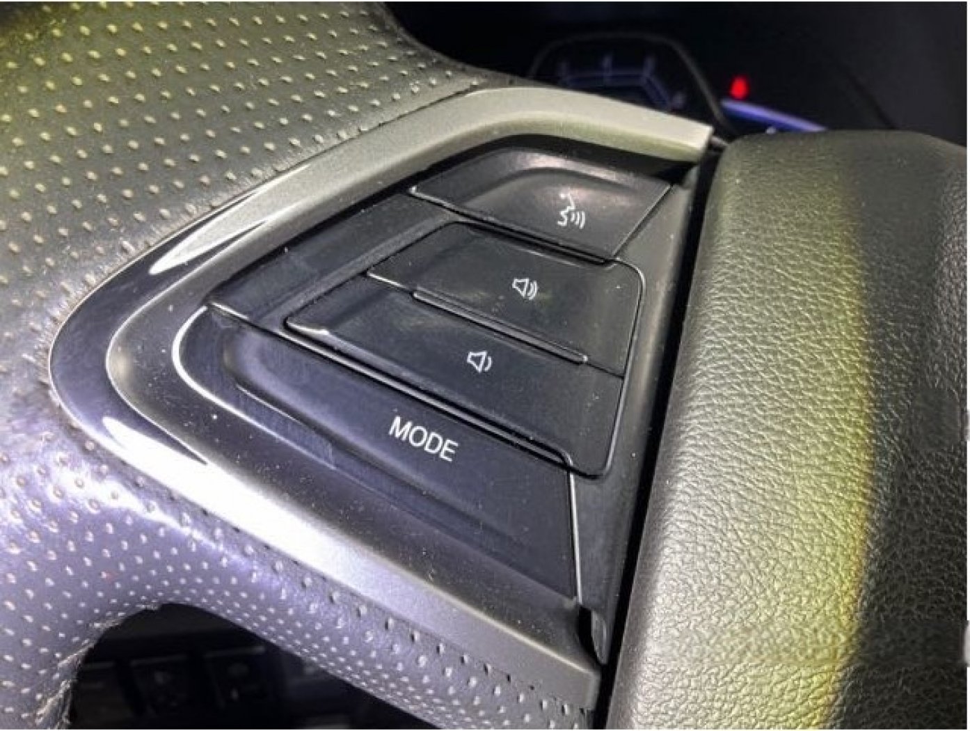 Luxgen 納智捷 ／ S3 ／ 2017年 ／ 2017年 Luxgen S3 白色 納智捷中古車 ／ 高拍