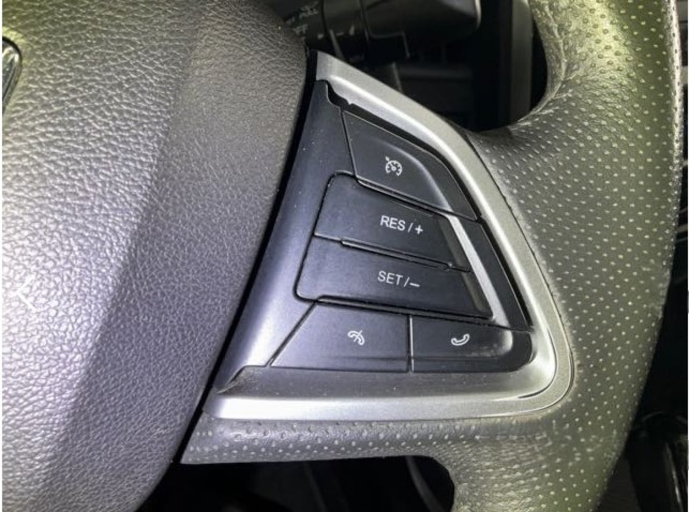 Luxgen 納智捷 ／ S3 ／ 2017年 ／ 2017年 Luxgen S3 白色 納智捷中古車 ／ 高拍