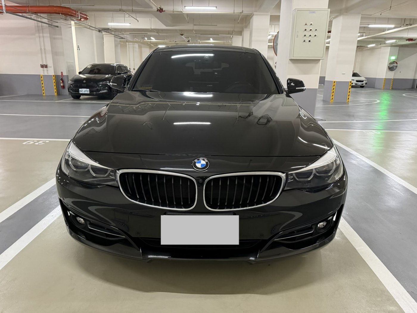 Bmw 寶馬 ／ 3-Series ／ 2017年 ／ 2017年BMW 320I GT 黑色 寶馬中古車 ／ 委外廠商