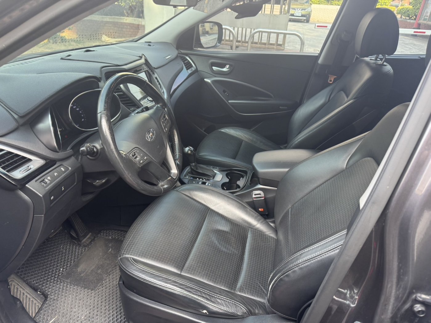 Hyundai 現代 ／ Santa Fe ／ 2019年 ／ 2015年Hyundai Santa Fe 深灰色 現代中古車 ／ 桃園店