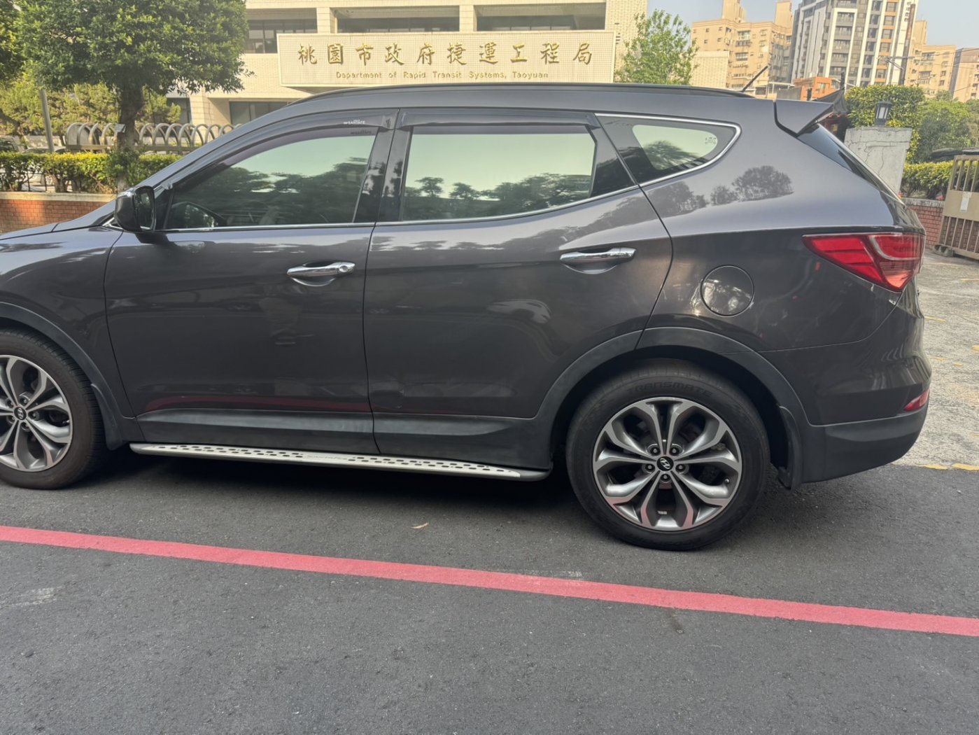 Hyundai 現代 ／ Santa Fe ／ 2019年 ／ 2015年Hyundai Santa Fe 深灰色 現代中古車 ／ 桃園店
