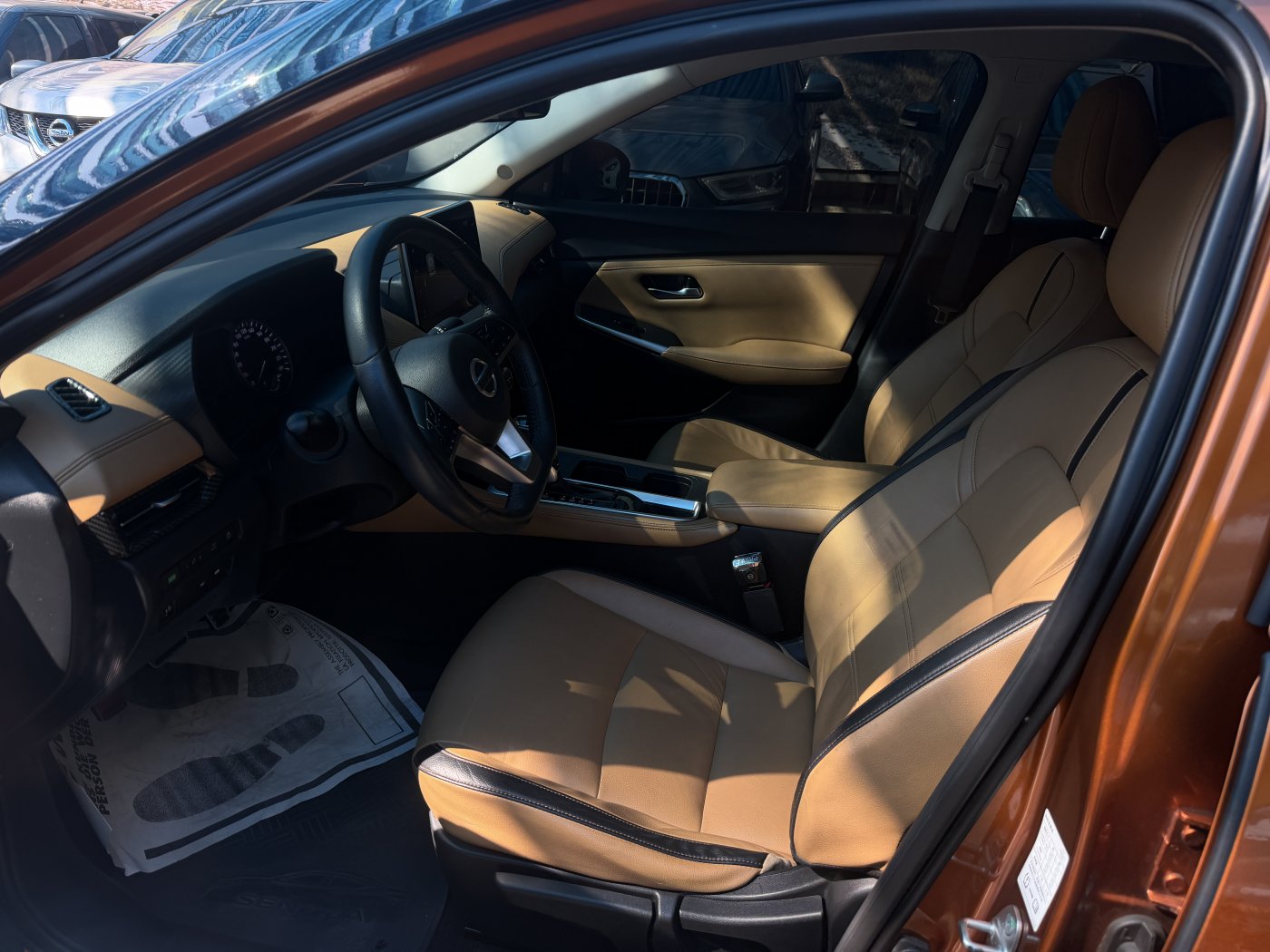 Nissan 日產 ／ Super Sentra ／ 2021年 ／ 2021年 Nissan Super Sentra 黑橙黃色 日產中古車 ／ MG車庫(台南)