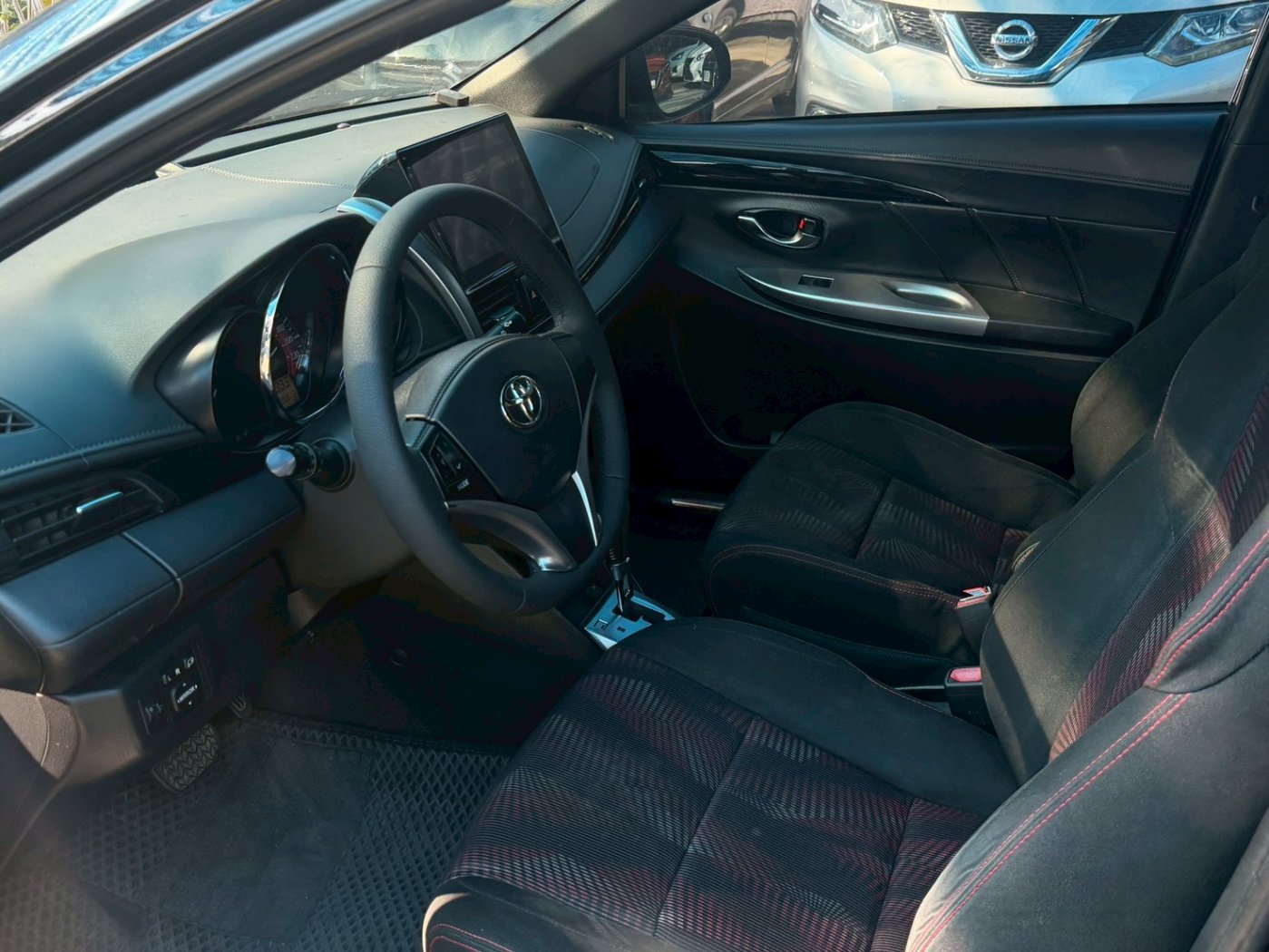 Toyota 豐田 ／ Yaris ／ 2017年 ／ 2017年Toyota Yaris  黑色 豐田中古車 ／ 九肇匯元汽車 (台南)