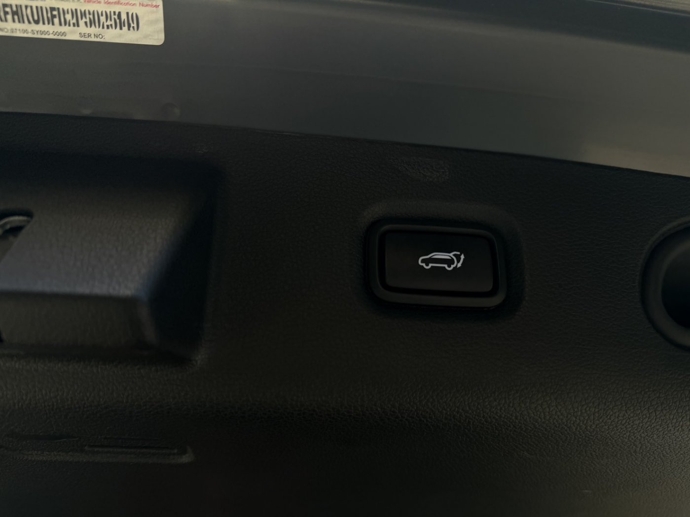 Hyundai 現代 ／ Custin ／ 2023年 ／ 2023年 Hyundai Custin 灰色 現代休旅車 ／ 九肇匯元汽車 (台南)
