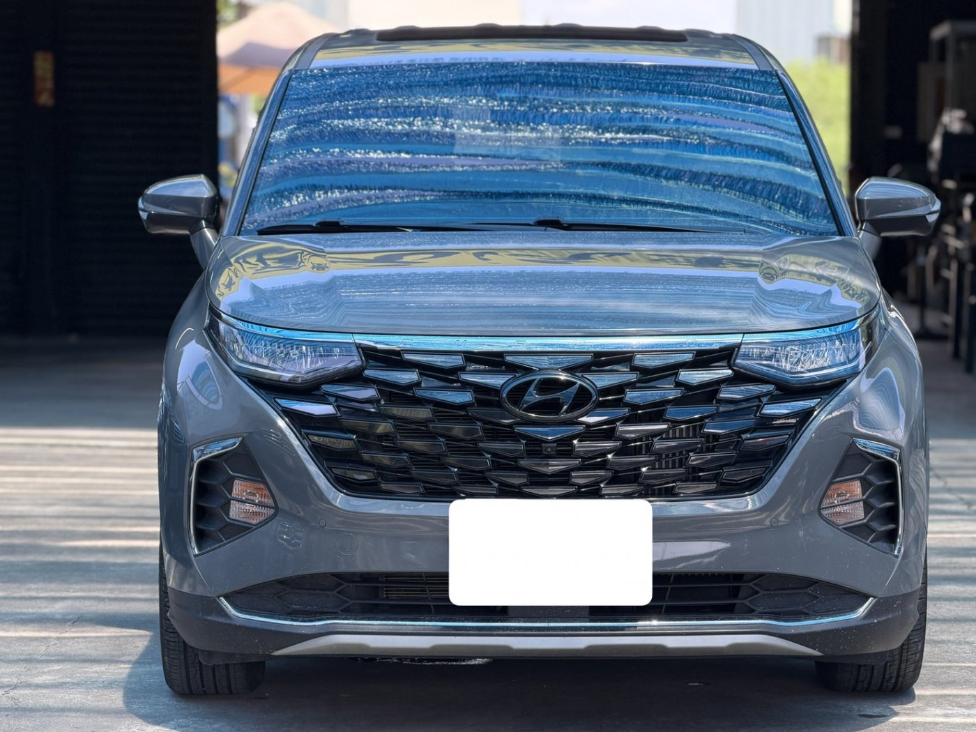 Hyundai 現代 ／ Custin ／ 2023年 ／ 2023年 Hyundai Custin 灰色 現代休旅車 ／ 九肇匯元汽車 (台南)