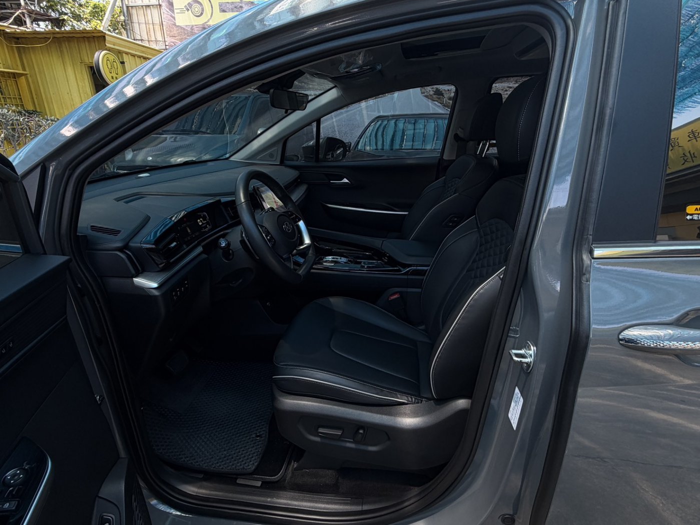 Hyundai 現代 ／ Custin ／ 2023年 ／ 2023年 Hyundai Custin 灰色 現代休旅車 ／ 九肇匯元汽車 (台南)