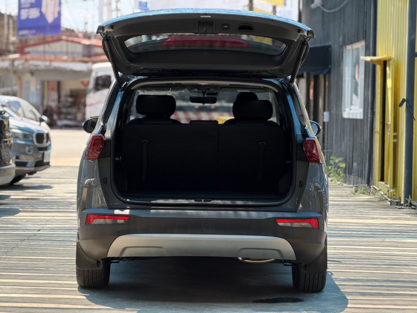 Hyundai 現代 ／ Custin ／ 2023年 ／ 2023年 Hyundai Custin 灰色 現代休旅車 ／ 九肇匯元汽車 (台南)