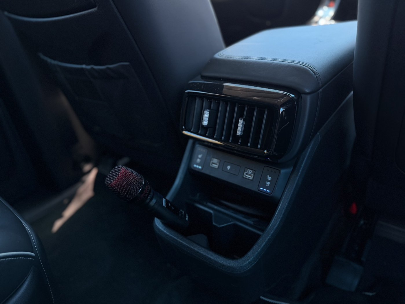 Hyundai 現代 ／ Custin ／ 2023年 ／ 2023年 Hyundai Custin 灰色 現代休旅車 ／ 九肇匯元汽車 (台南)