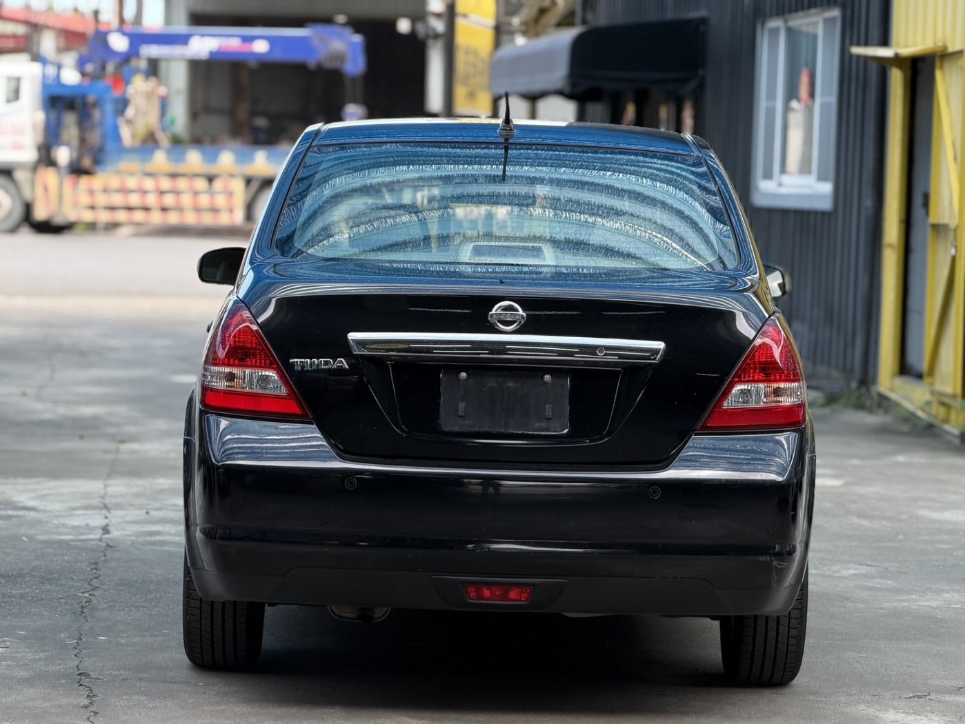Nissan 日產 ／ Tiida ／ 2012年 ／ 2012年Nissan Tiida 黑色 日產中古車 ／ 佳里興店(台南)