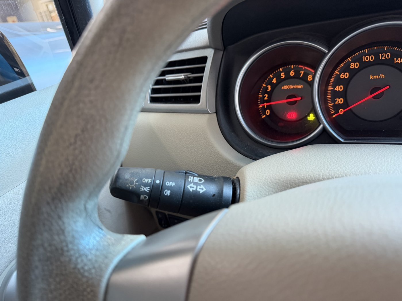 Nissan 日產 ／ Tiida ／ 2012年 ／ 2012年Nissan Tiida 黑色 日產中古車 ／ 佳里興店(台南)