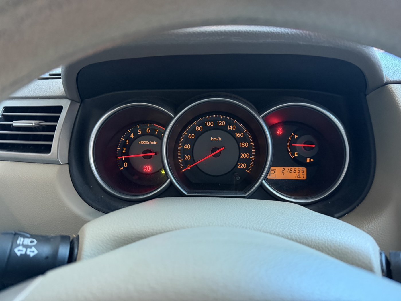 Nissan 日產 ／ Tiida ／ 2012年 ／ 2012年Nissan Tiida 黑色 日產中古車 ／ 佳里興店(台南)