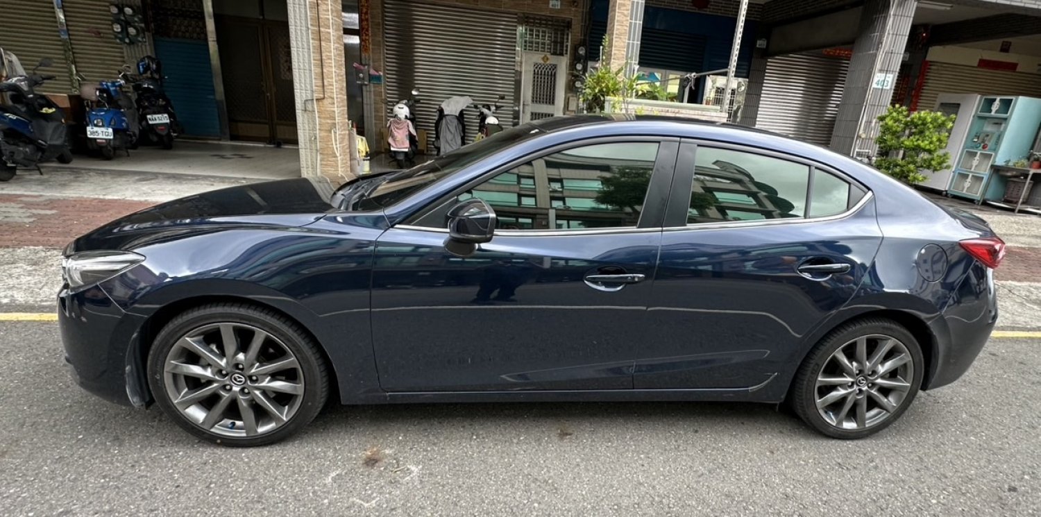 Mazda 馬自達 ／ Mazda 3 ／ 2017年 ／ 2017年Mazda 3 深藍色 馬自達中古車 ／ 待入庫