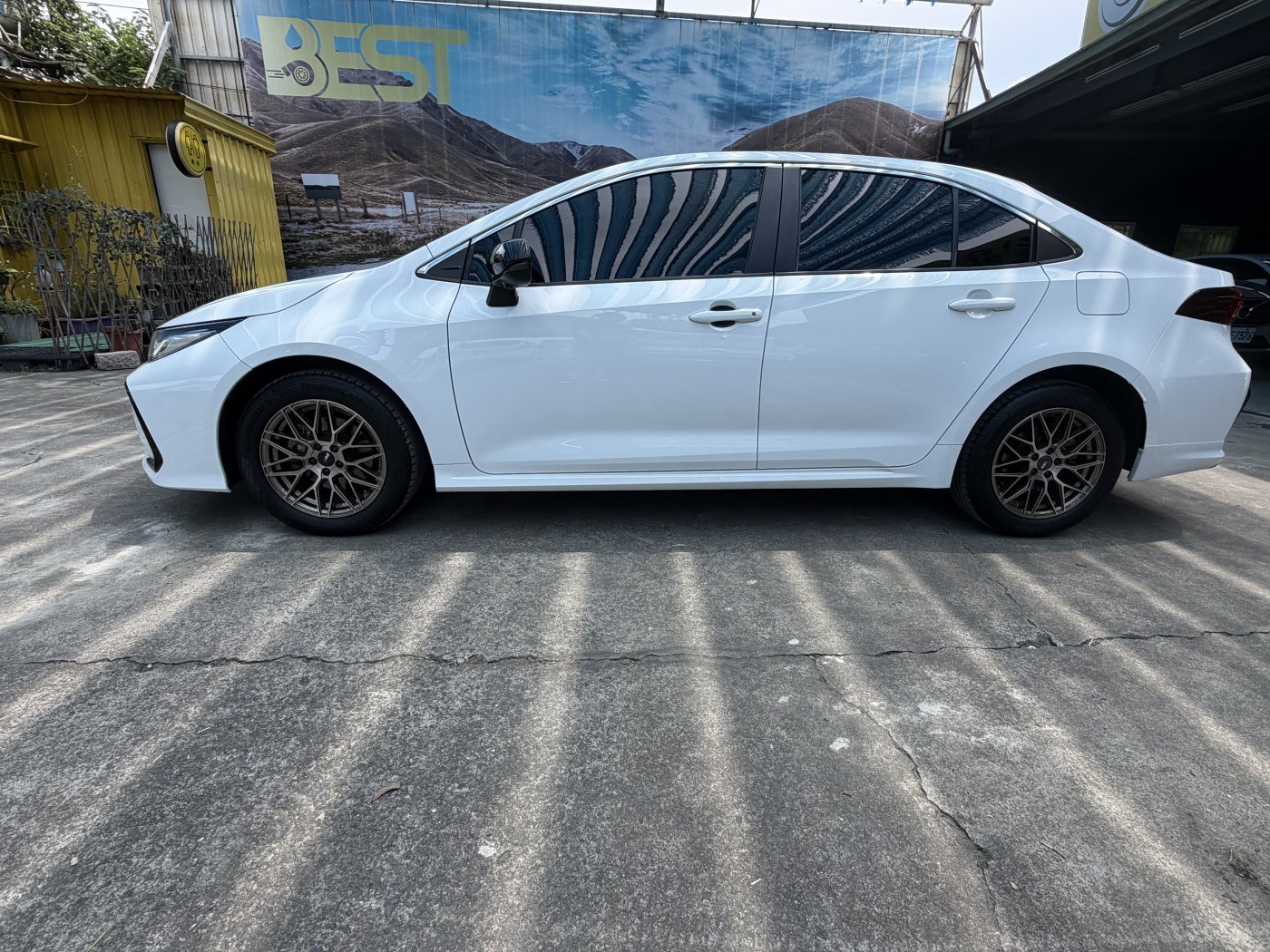 Toyota 豐田 ／ Altis ／ 2021年 ／ 2021年 Toyota Altis 白色 豐田中古車 ／ 安南店(台南)