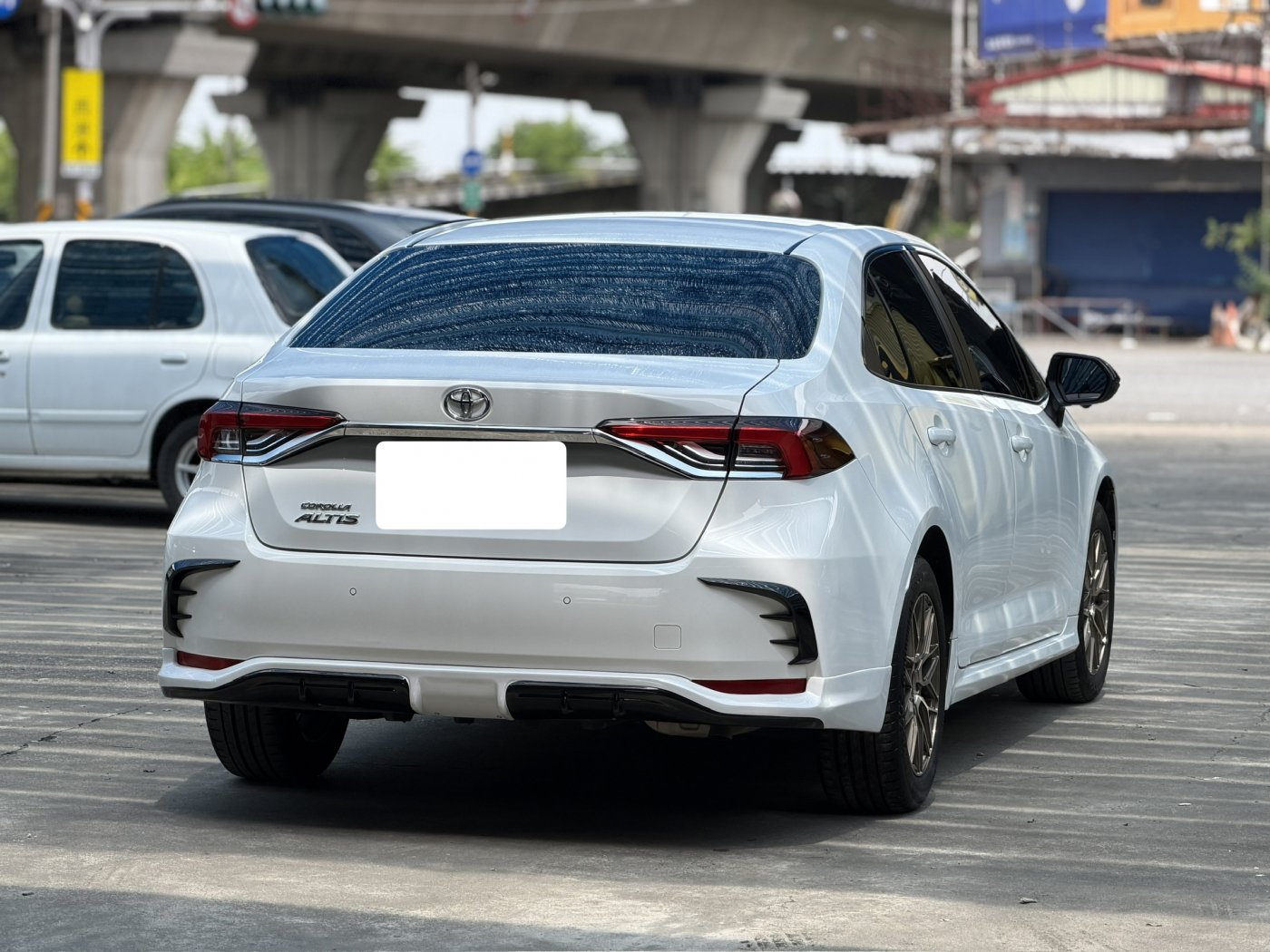 Toyota 豐田 ／ Altis ／ 2021年 ／ 2021年 Toyota Altis 白色 豐田中古車 ／ 安南店(台南)
