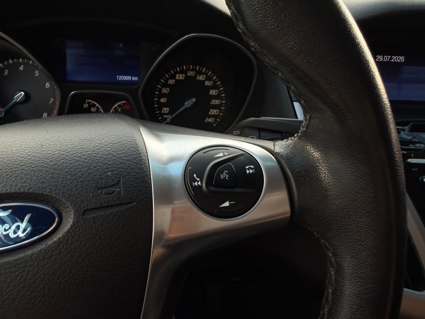 Ford 福特 ／ Focus ／ 2015年 ／ 2015年 Ford Focus 白色 福特中古車 ／ 九肇匯元汽車 (台南)