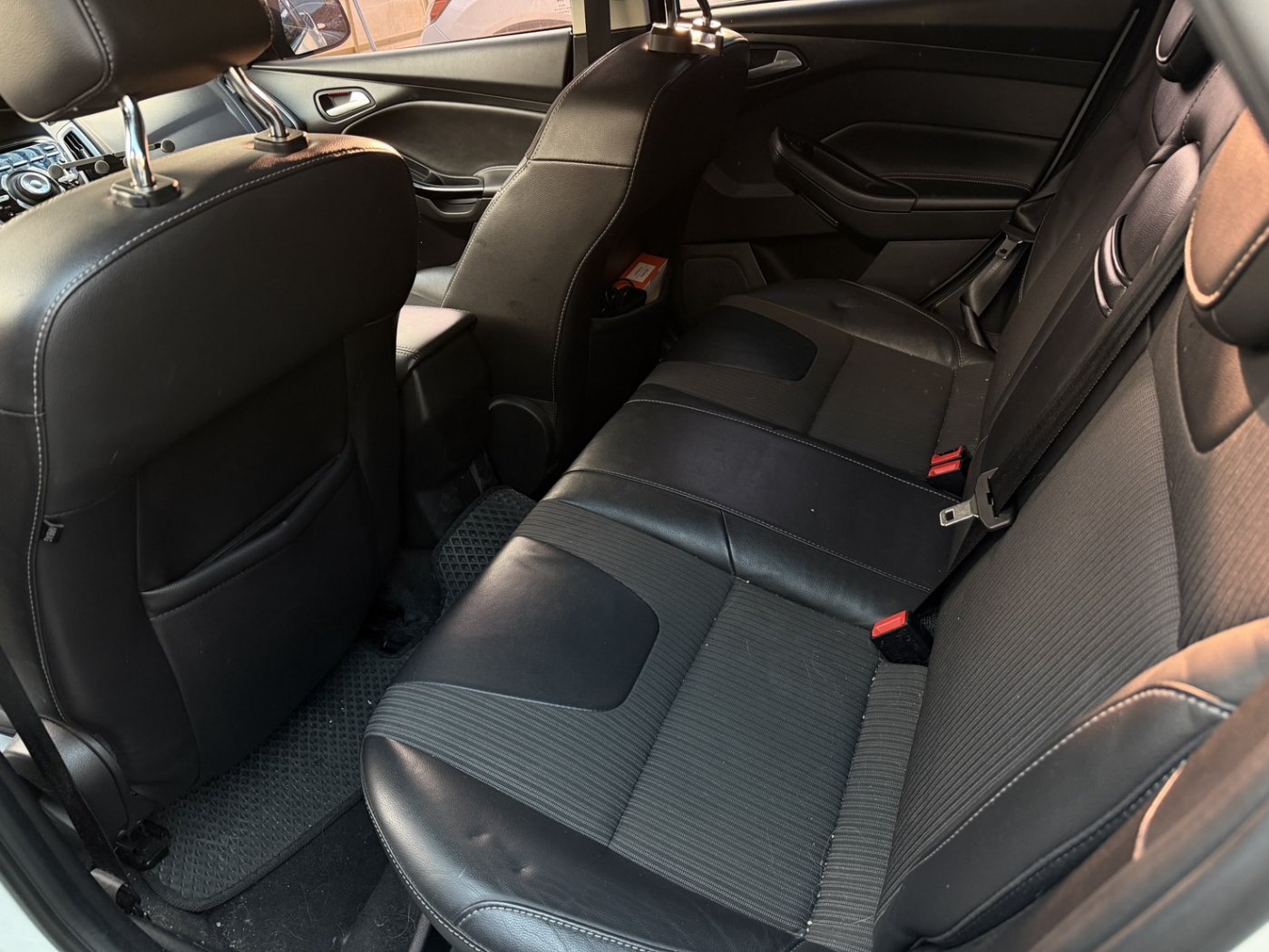 Ford 福特 ／ Focus ／ 2015年 ／ 2015年 Ford Focus 白色 福特中古車 ／ 九肇匯元汽車 (台南)
