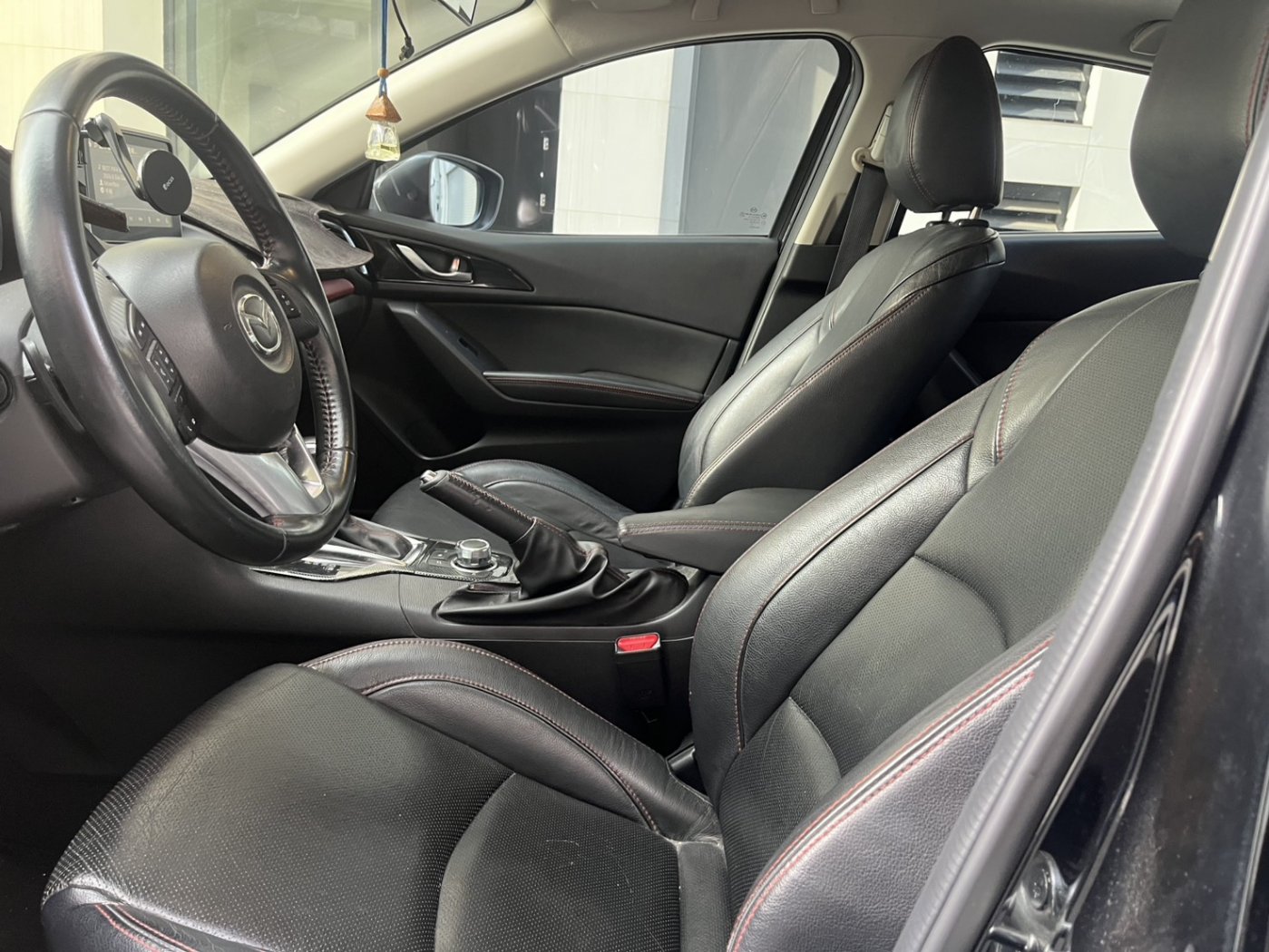 Mazda 馬自達 ／ Mazda 3 ／ 2015年 ／ 2015年Mazda 3 黑色 馬自達中古車 ／ 九肇匯元汽車 (台南)