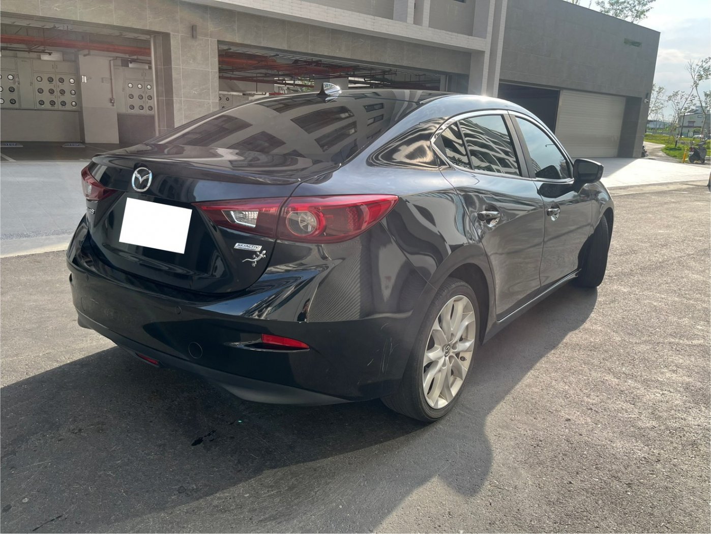 Mazda 馬自達 ／ Mazda 3 ／ 2015年 ／ 2015年Mazda 3 黑色 馬自達中古車 ／ 九肇匯元汽車 (台南)