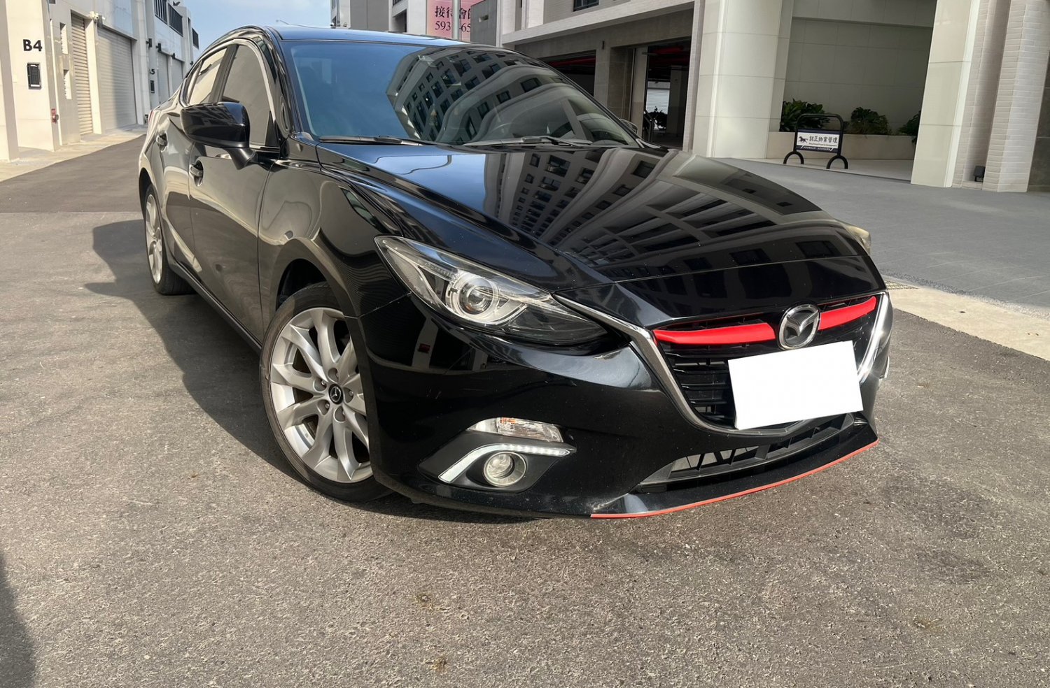 Mazda 馬自達 ／ Mazda 3 ／ 2015年 ／ 2015年Mazda 3 黑色 馬自達中古車 ／ 九肇匯元汽車 (台南)
